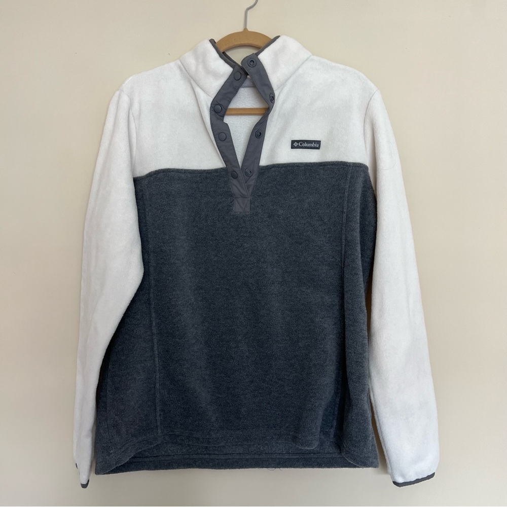 Columbia Two-Tone Gray and White Snap Pullover Fleece
